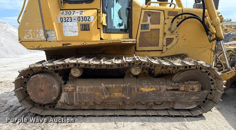 image for item GH9405 1998 John Deere 750C dozer