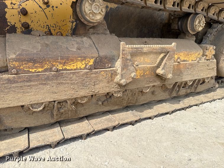 image for item GH9405 1998 John Deere 750C dozer