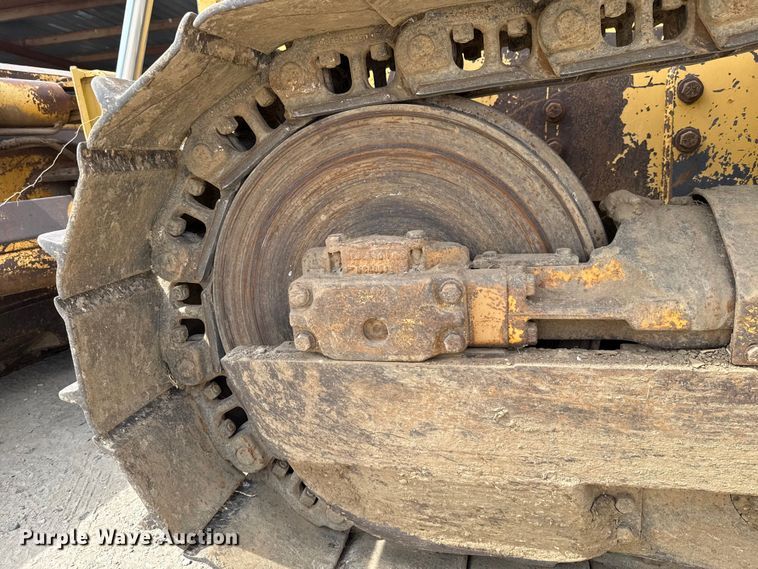 image for item GH9405 1998 John Deere 750C dozer