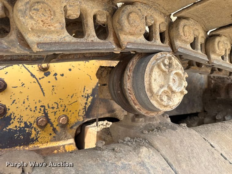 image for item GH9405 1998 John Deere 750C dozer