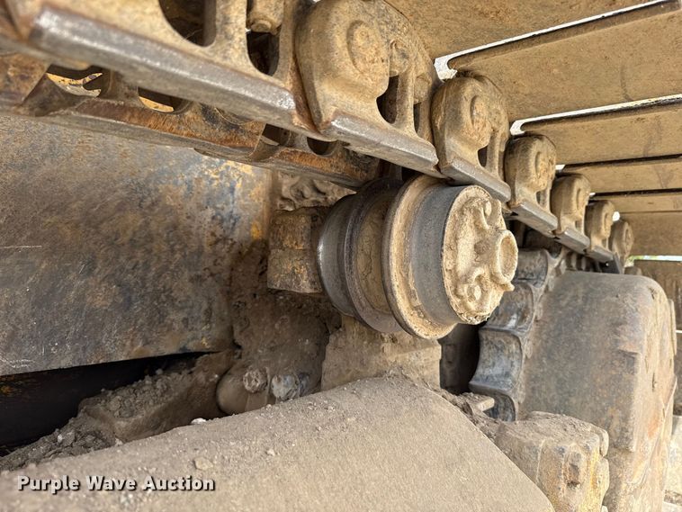 image for item GH9405 1998 John Deere 750C dozer