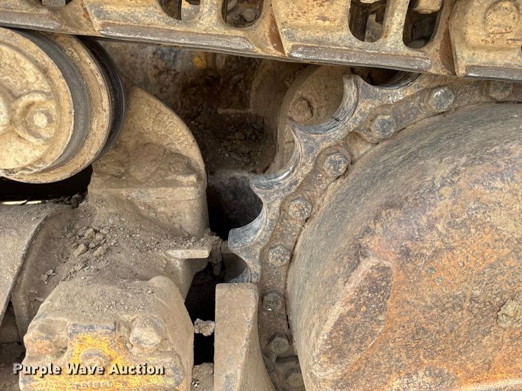 image for item GH9405 1998 John Deere 750C dozer