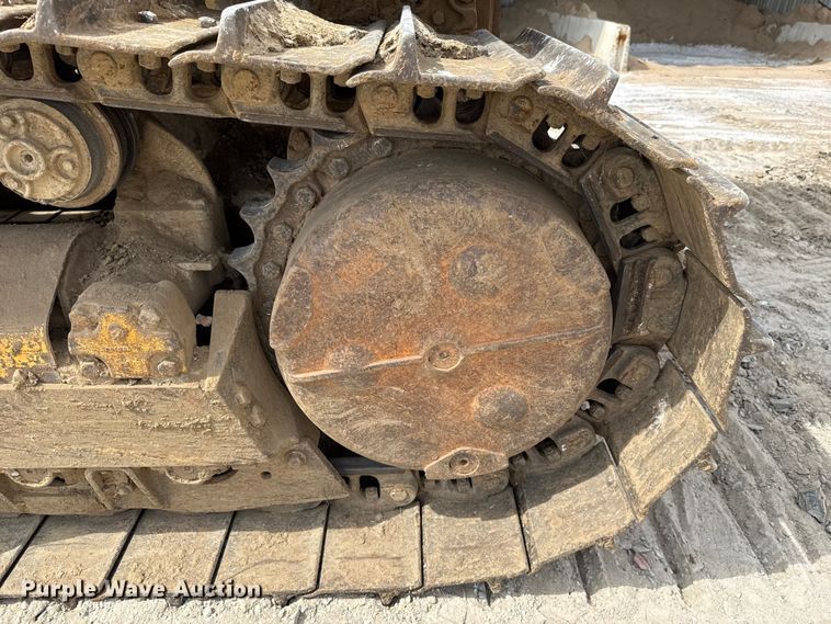 image for item GH9405 1998 John Deere 750C dozer