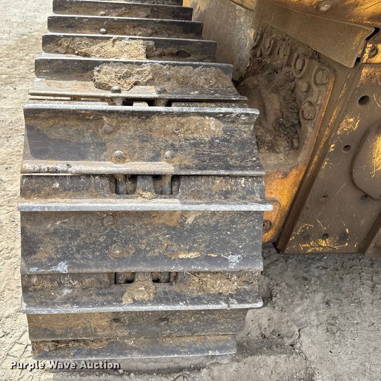 image for item GH9405 1998 John Deere 750C dozer