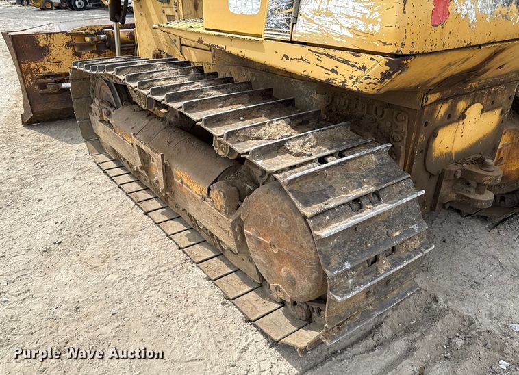 image for item GH9405 1998 John Deere 750C dozer