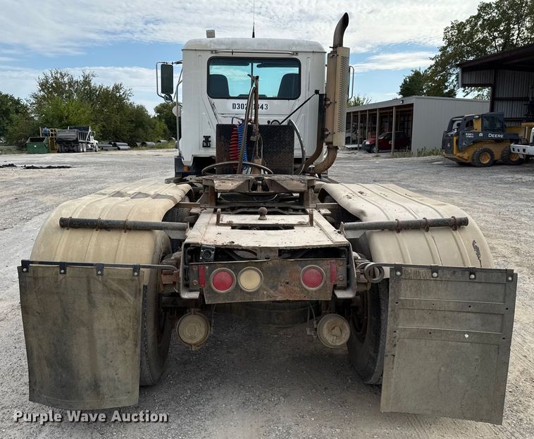 image for item GH9406 1993 Mack CH613 semi truck