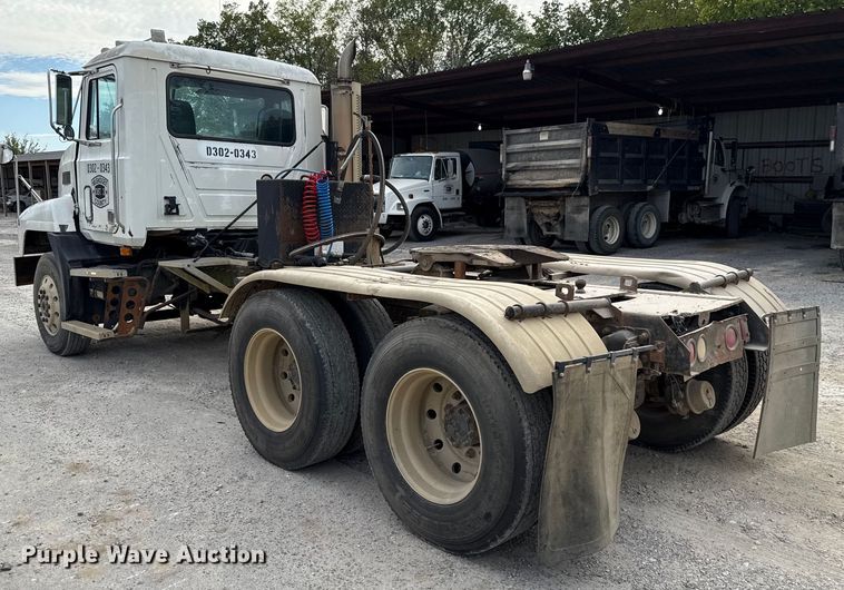 image for item GH9406 1993 Mack CH613 semi truck