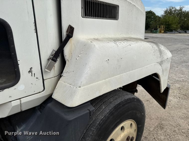 image for item GH9406 1993 Mack CH613 semi truck