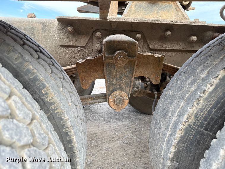 image for item GH9406 1993 Mack CH613 semi truck