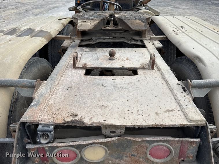 image for item GH9406 1993 Mack CH613 semi truck