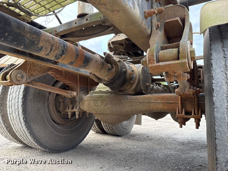 image for item GH9406 1993 Mack CH613 semi truck