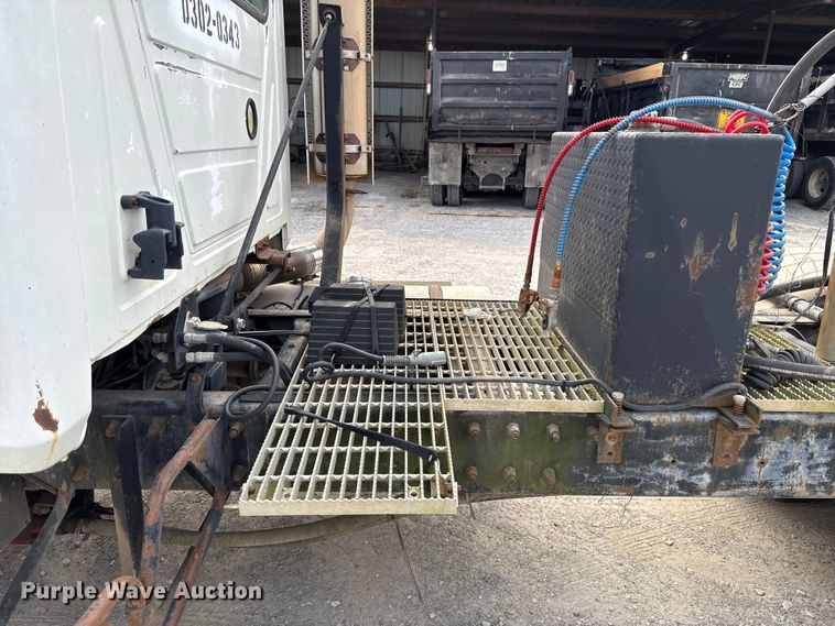 image for item GH9406 1993 Mack CH613 semi truck