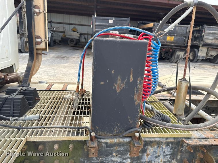 image for item GH9406 1993 Mack CH613 semi truck