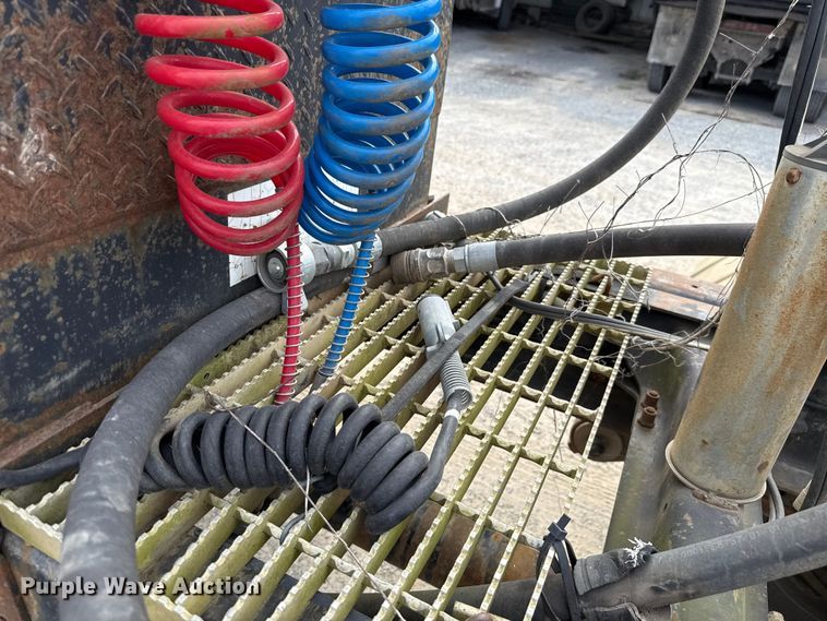 image for item GH9406 1993 Mack CH613 semi truck