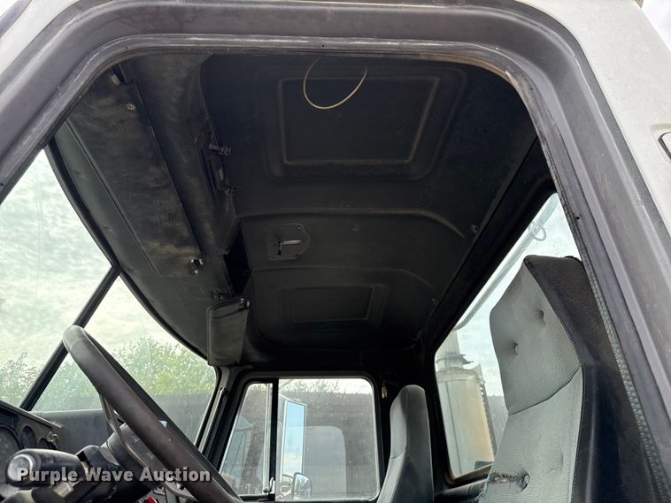 image for item GH9406 1993 Mack CH613 semi truck