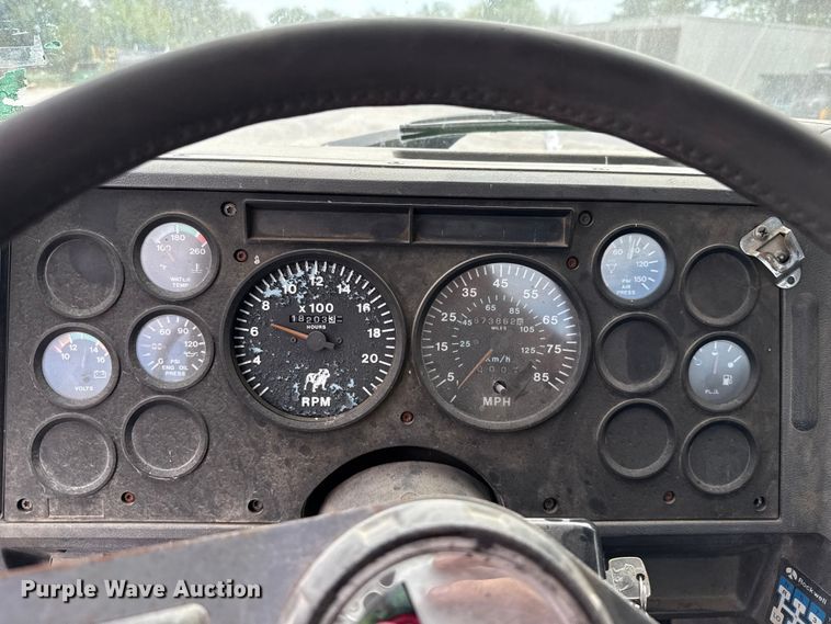 image for item GH9406 1993 Mack CH613 semi truck