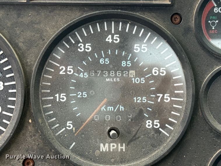 image for item GH9406 1993 Mack CH613 semi truck