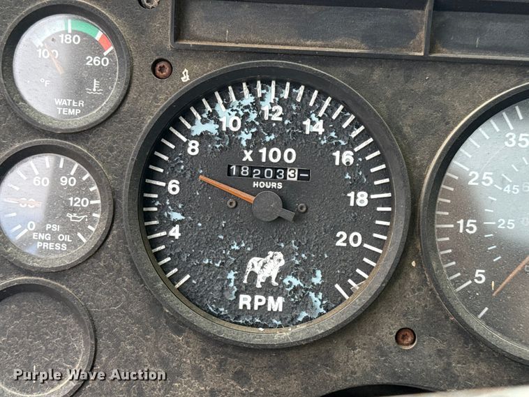 image for item GH9406 1993 Mack CH613 semi truck