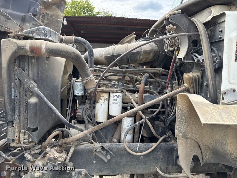 image for item GH9406 1993 Mack CH613 semi truck