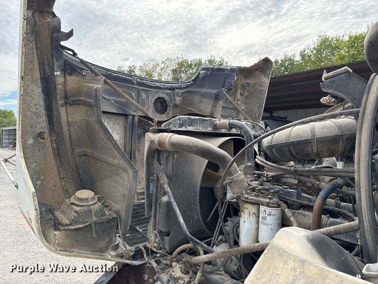 image for item GH9406 1993 Mack CH613 semi truck