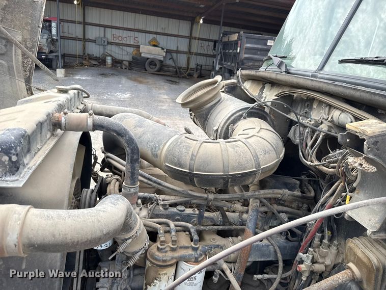 image for item GH9406 1993 Mack CH613 semi truck