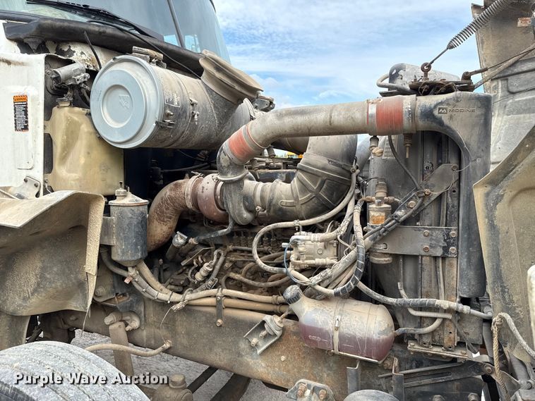 image for item GH9406 1993 Mack CH613 semi truck