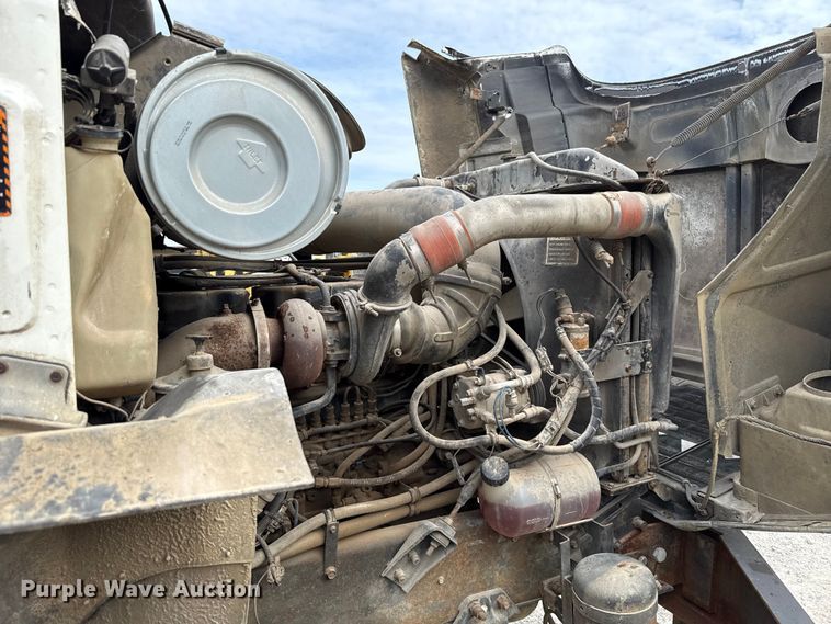 image for item GH9406 1993 Mack CH613 semi truck