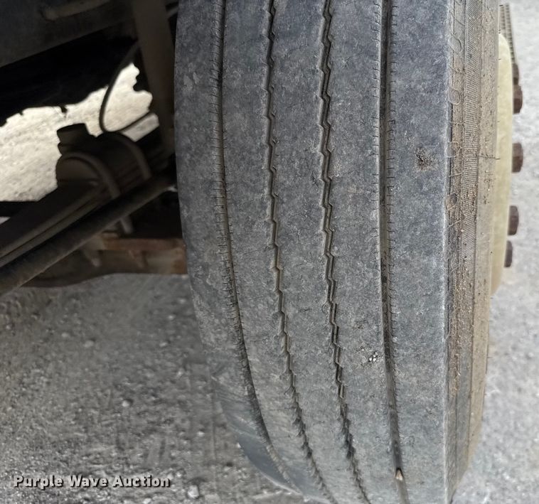 image for item GH9406 1993 Mack CH613 semi truck