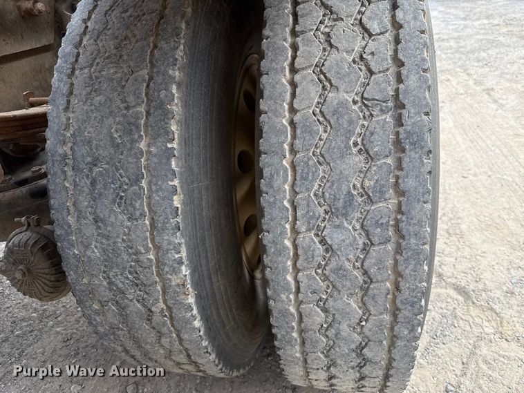 image for item GH9406 1993 Mack CH613 semi truck