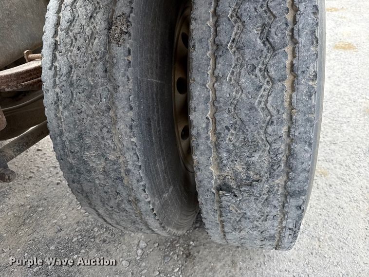 image for item GH9406 1993 Mack CH613 semi truck