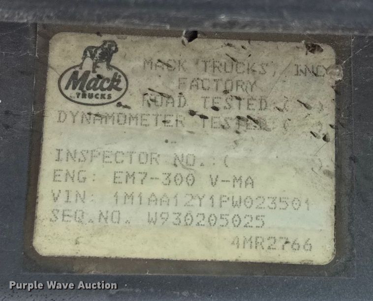 image for item GH9406 1993 Mack CH613 semi truck