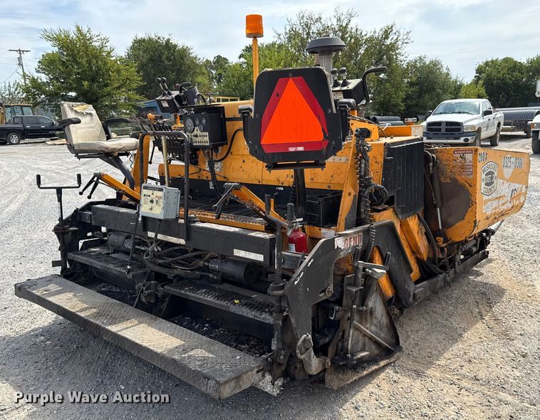 image for item GH9411 2013 Lee Boy 8510B paver