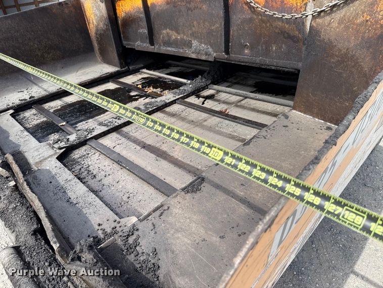 image for item GH9411 2013 Lee Boy 8510B paver