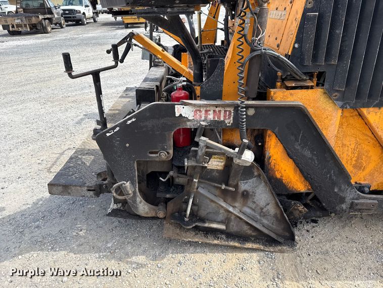 image for item GH9411 2013 Lee Boy 8510B paver