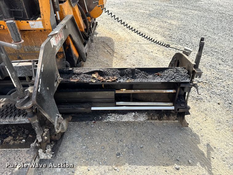 image for item GH9411 2013 Lee Boy 8510B paver