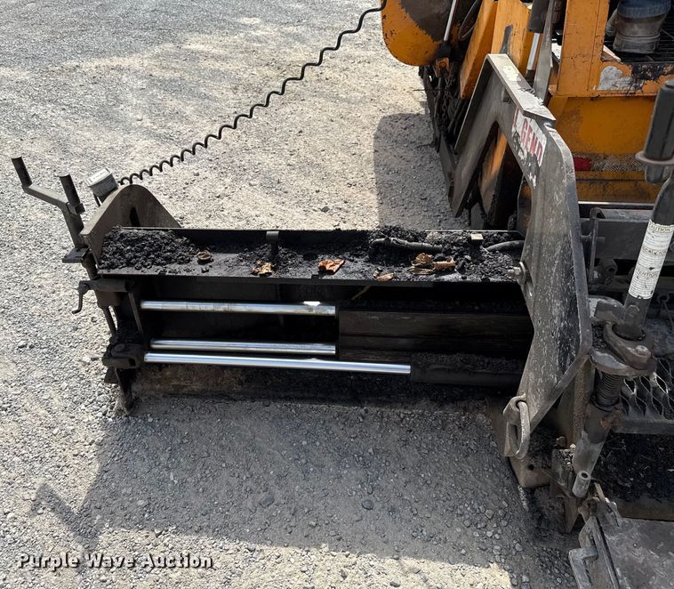 image for item GH9411 2013 Lee Boy 8510B paver