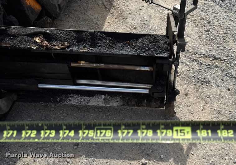 image for item GH9411 2013 Lee Boy 8510B paver