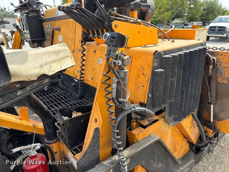 image for item GH9411 2013 Lee Boy 8510B paver