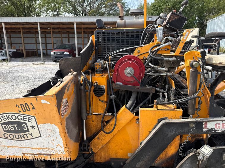 image for item GH9411 2013 Lee Boy 8510B paver