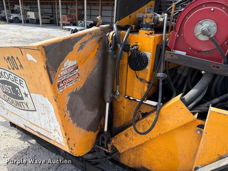 image for item GH9411 2013 Lee Boy 8510B paver