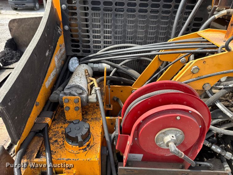 image for item GH9411 2013 Lee Boy 8510B paver