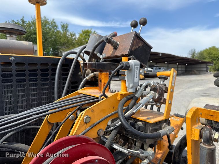 image for item GH9411 2013 Lee Boy 8510B paver