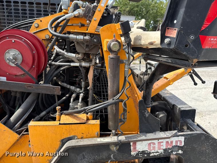 image for item GH9411 2013 Lee Boy 8510B paver