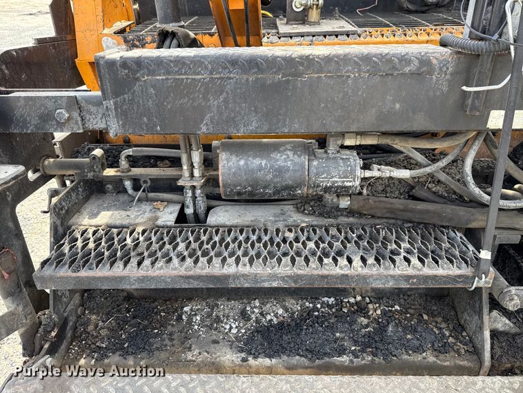 image for item GH9411 2013 Lee Boy 8510B paver