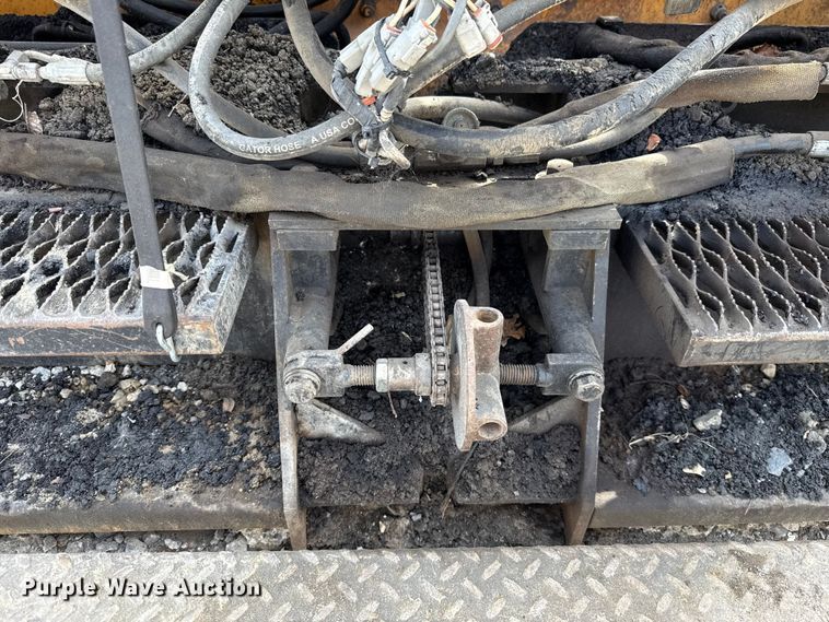 image for item GH9411 2013 Lee Boy 8510B paver