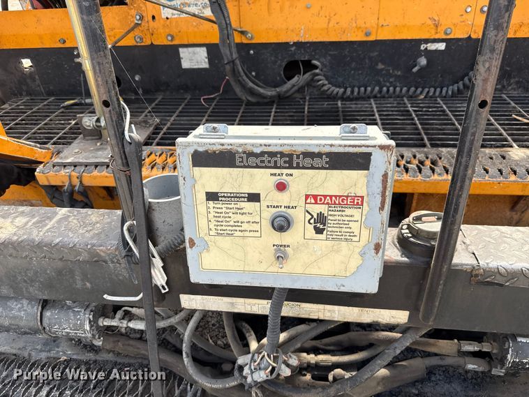 image for item GH9411 2013 Lee Boy 8510B paver