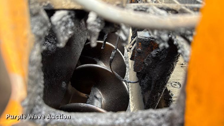 image for item GH9411 2013 Lee Boy 8510B paver