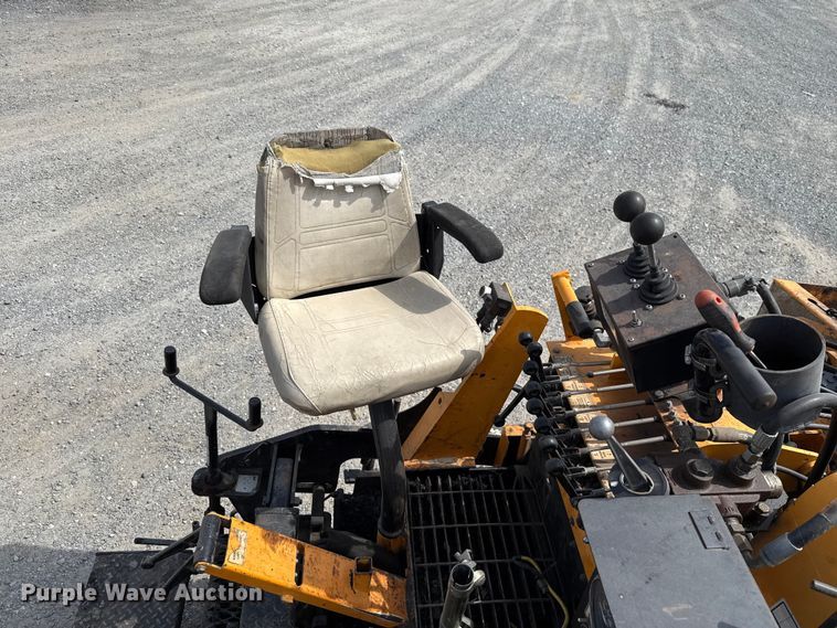 image for item GH9411 2013 Lee Boy 8510B paver