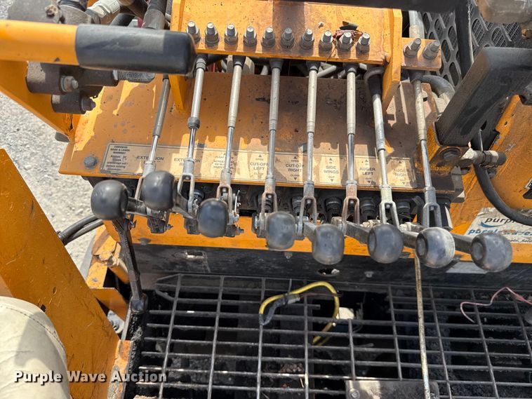 image for item GH9411 2013 Lee Boy 8510B paver