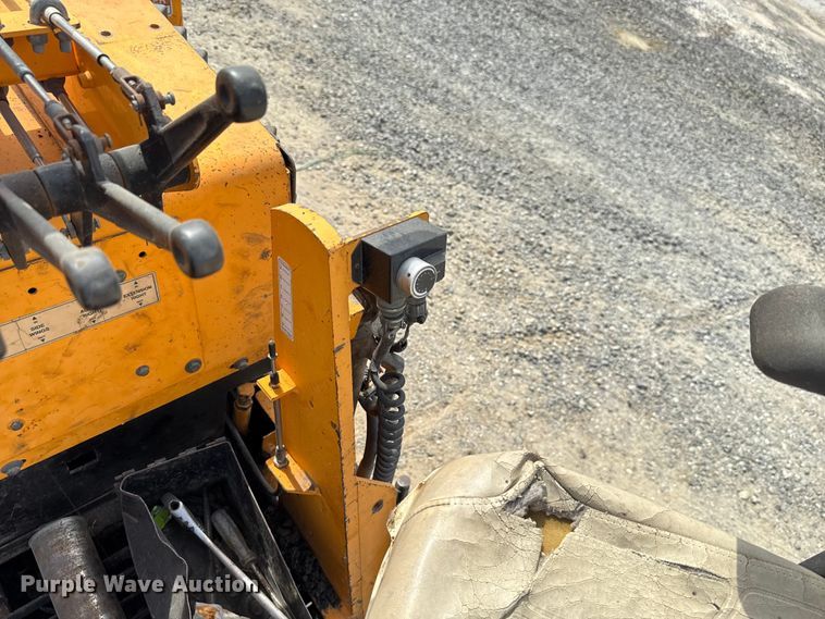 image for item GH9411 2013 Lee Boy 8510B paver